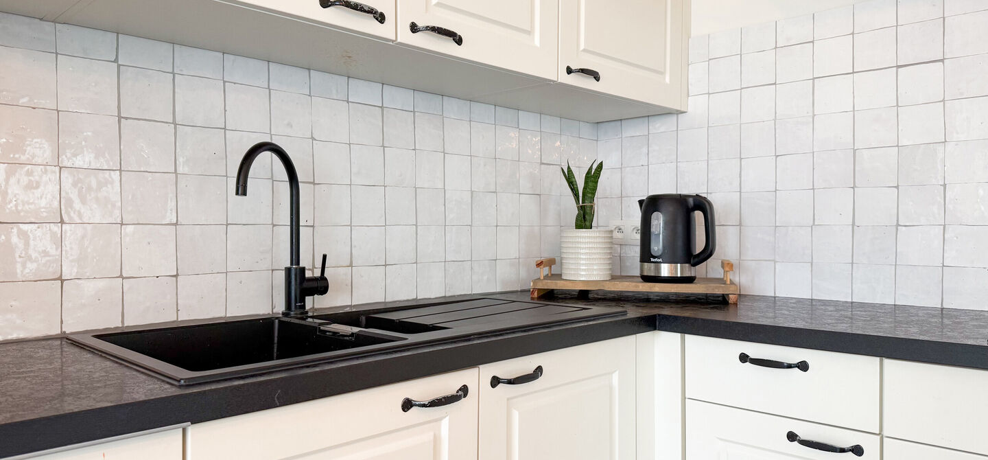 Bij ImmoFusion 7/7 “open huis” : klik op onze 3D-TOUR.
Ervaar vastgoed alsof je er zelf doorloopt!
Welkom in deze uitzonderlijk ruime open bebouwing gelegen in een rustige straat te Heusden-Zolder, waar u geniet van volledige privacy en toch overal v