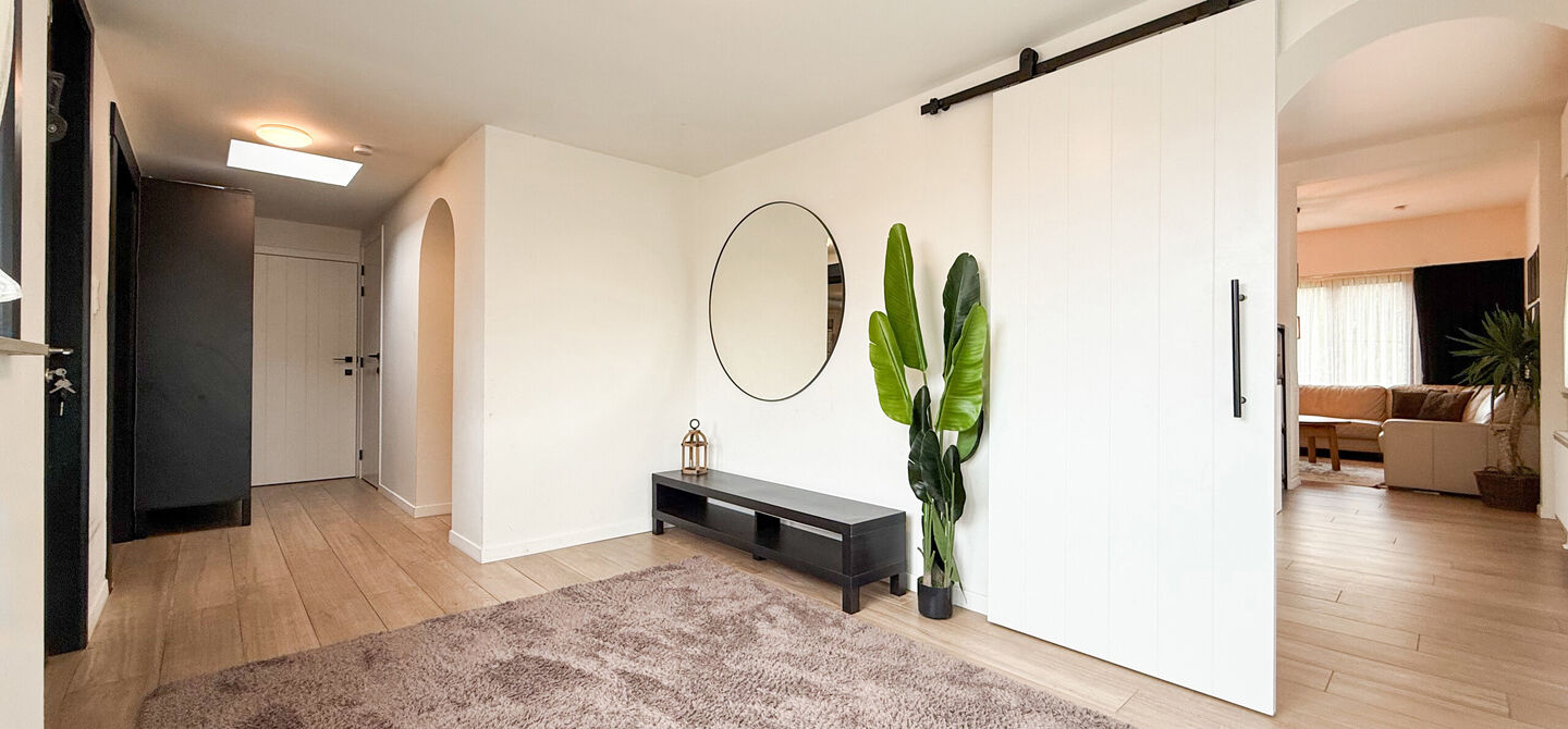 Bij ImmoFusion 7/7 “open huis” : klik op onze 3D-TOUR.
Ervaar vastgoed alsof je er zelf doorloopt!
Welkom in deze uitzonderlijk ruime open bebouwing gelegen in een rustige straat te Heusden-Zolder, waar u geniet van volledige privacy en toch overal v