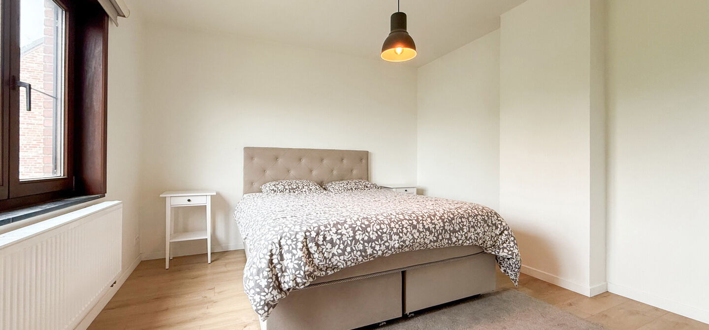 Bij ImmoFusion 7/7 “open huis” : klik op onze 3D-TOUR.
Ervaar vastgoed alsof je er zelf doorloopt!
Welkom in deze uitzonderlijk ruime open bebouwing gelegen in een rustige straat te Heusden-Zolder, waar u geniet van volledige privacy en toch overal v