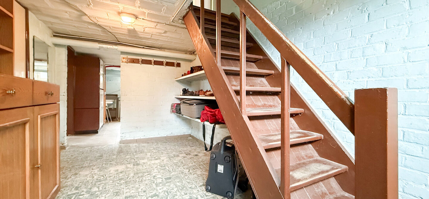 Bij ImmoFusion 7/7 “open huis” : klik op onze 3D-TOUR.
Ervaar vastgoed alsof je er zelf doorloopt!
Welkom in deze uitzonderlijk ruime open bebouwing gelegen in een rustige straat te Heusden-Zolder, waar u geniet van volledige privacy en toch overal v
