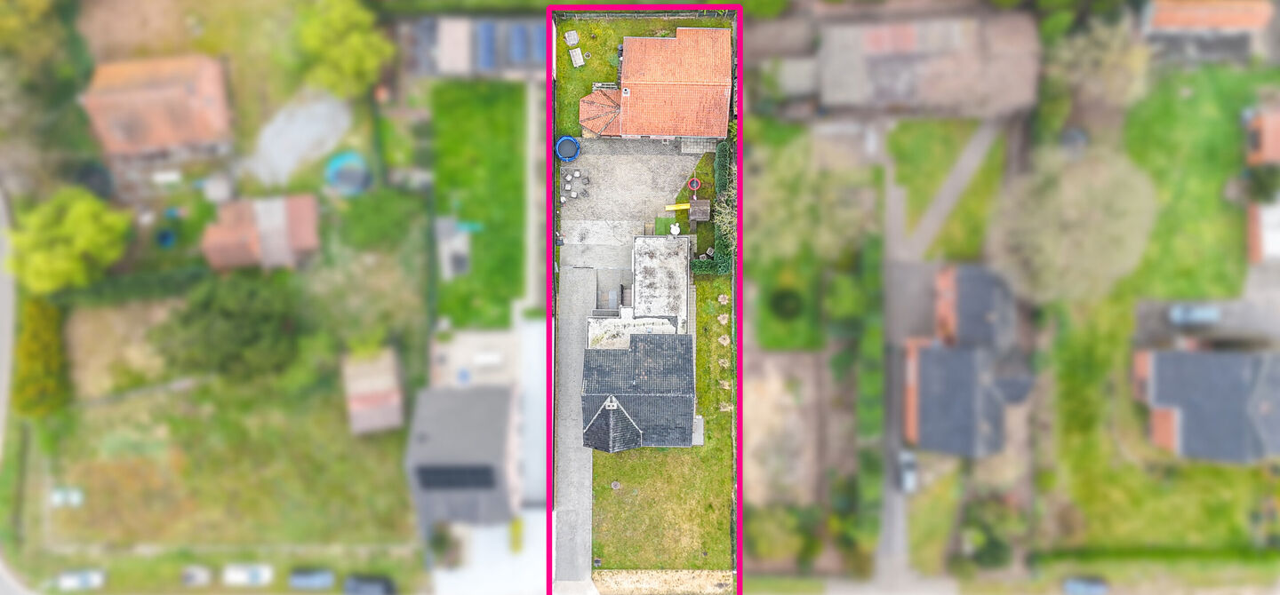 Bij ImmoFusion 7/7 “open huis” : klik op onze 3D-TOUR.
Ervaar vastgoed alsof je er zelf doorloopt!
Welkom in deze uitzonderlijk ruime open bebouwing gelegen in een rustige straat te Heusden-Zolder, waar u geniet van volledige privacy en toch overal v