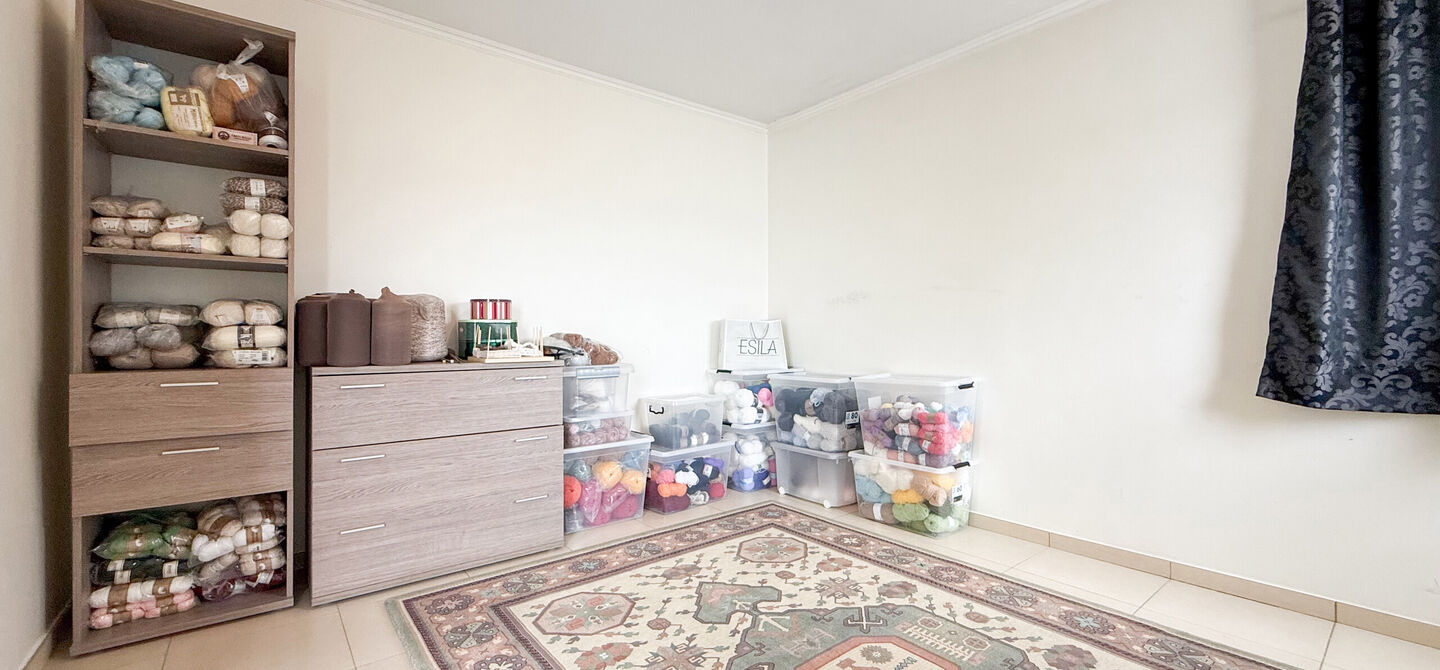 Bij ImmoFusion 7/7 “open huis” : klik op onze 3D-TOUR.
Ervaar vastgoed alsof je er zelf doorloopt!
Stap binnen in deze royale gezinswoning met maar liefst 285m² bewoonbare oppervlakte, ideaal gelegen in een rustige straat op slechts 3 km van de auto