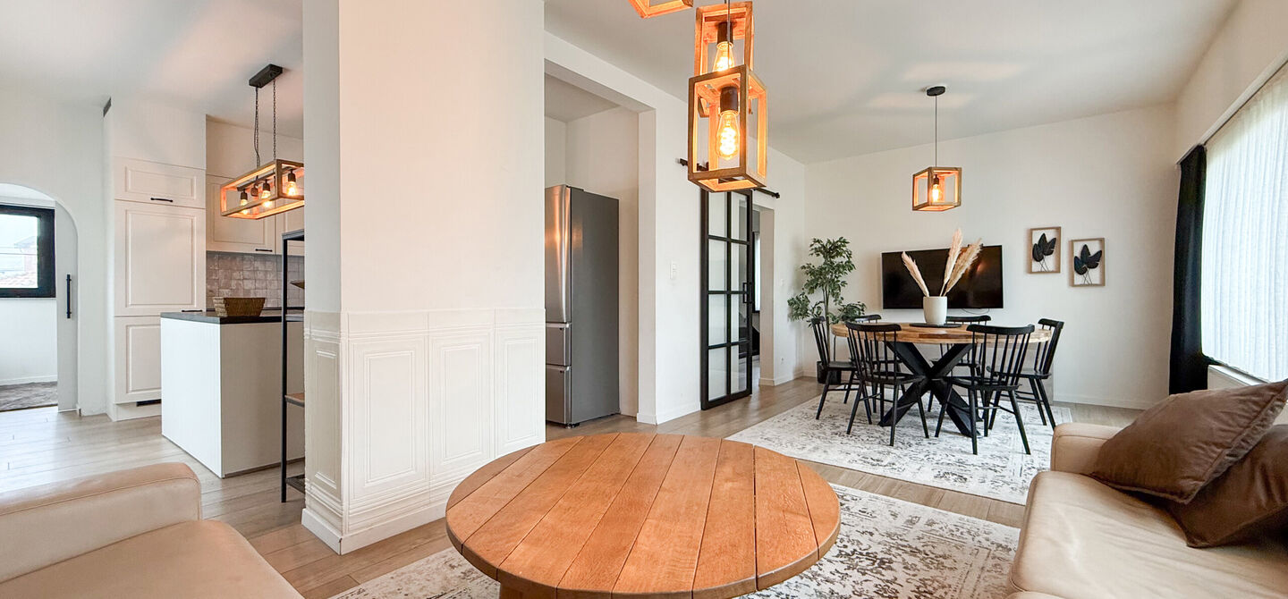Bij ImmoFusion 7/7 “open huis” : klik op onze 3D-TOUR.
Ervaar vastgoed alsof je er zelf doorloopt!
Welkom in deze uitzonderlijk ruime open bebouwing gelegen in een rustige straat te Heusden-Zolder, waar u geniet van volledige privacy en toch overal