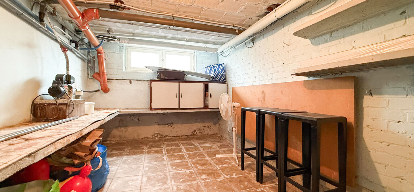 Bij ImmoFusion 7/7 “open huis” : klik op onze 3D-TOUR.
Ervaar vastgoed alsof je er zelf doorloopt!
Welkom in deze uitzonderlijk ruime open bebouwing gelegen in een rustige straat te Heusden-Zolder, waar u geniet van volledige privacy en toch overal