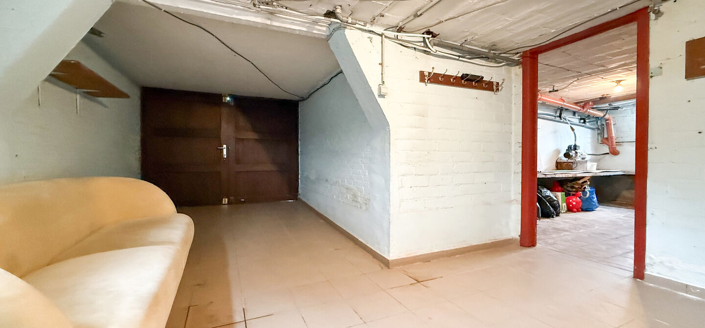 Bij ImmoFusion 7/7 “open huis” : klik op onze 3D-TOUR.
Ervaar vastgoed alsof je er zelf doorloopt!
Welkom in deze uitzonderlijk ruime open bebouwing gelegen in een rustige straat te Heusden-Zolder, waar u geniet van volledige privacy en toch overal