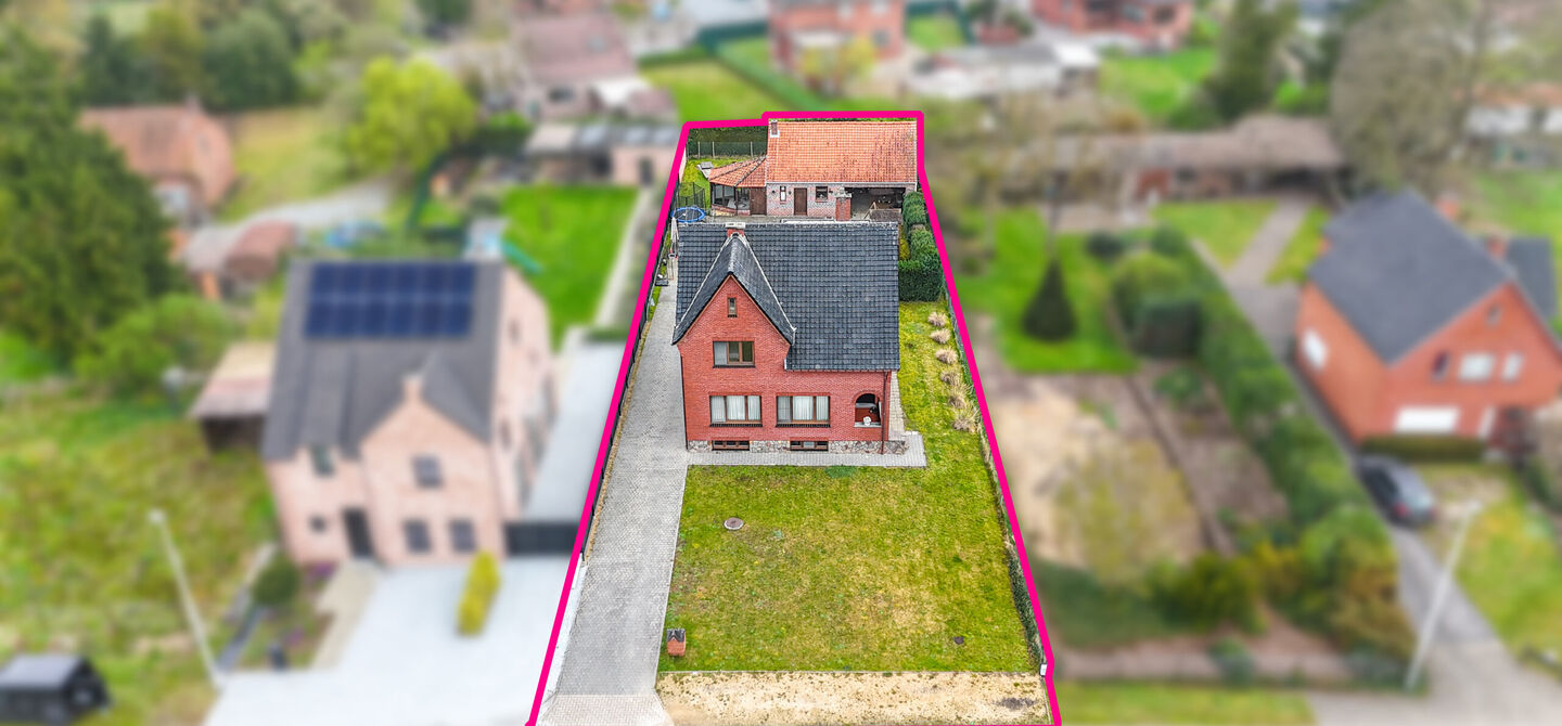 Bij ImmoFusion 7/7 “open huis” : klik op onze 3D-TOUR.
Ervaar vastgoed alsof je er zelf doorloopt!
Welkom in deze uitzonderlijk ruime open bebouwing gelegen in een rustige straat te Heusden-Zolder, waar u geniet van volledige privacy en toch overal
