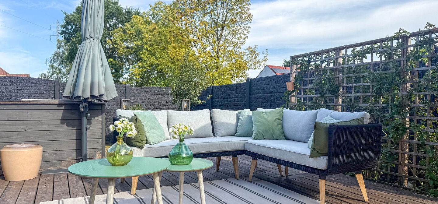 Opendeurdag op zondag 25 oktober van 10u tot 12u!
Iedereen welkom om vrijblijvend een kijkje te komen nemen. We verwelkomen jullie graag!
Deze ruime woning werd volledig opgefrist in 2025 en biedt een aangename combinatie van comfort, ruimte en function