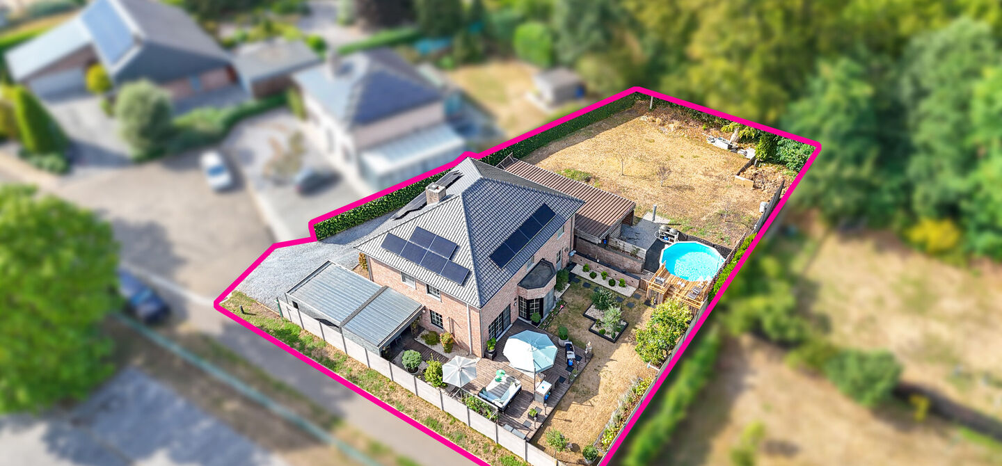Opendeurdag op zondag 25 oktober van 10u tot 12u!
Iedereen welkom om vrijblijvend een kijkje te komen nemen. We verwelkomen jullie graag!
Deze ruime woning werd volledig opgefrist in 2025 en biedt een aangename combinatie van comfort, ruimte en function