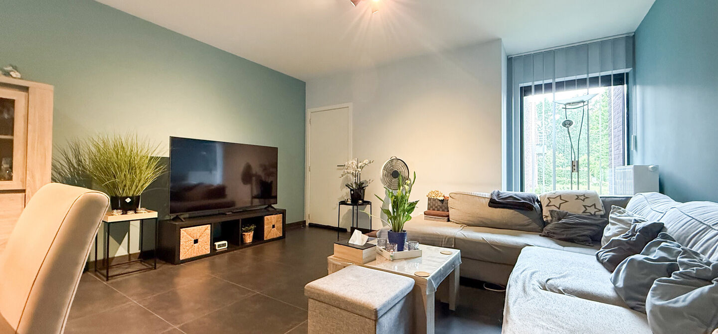 Bij ImmoFusion 7/7 &ldquo;open huis&rdquo; : klik op onze 3D-TOUR.
Ervaar vastgoed alsof je er zelf doorloopt!


Deze verzorgde woning, gebouwd in 2012, is gelegen in een rustige en kindvriendelijke omgeving in het Suskahof 16 te Heusden-Zolder. De woning beschik