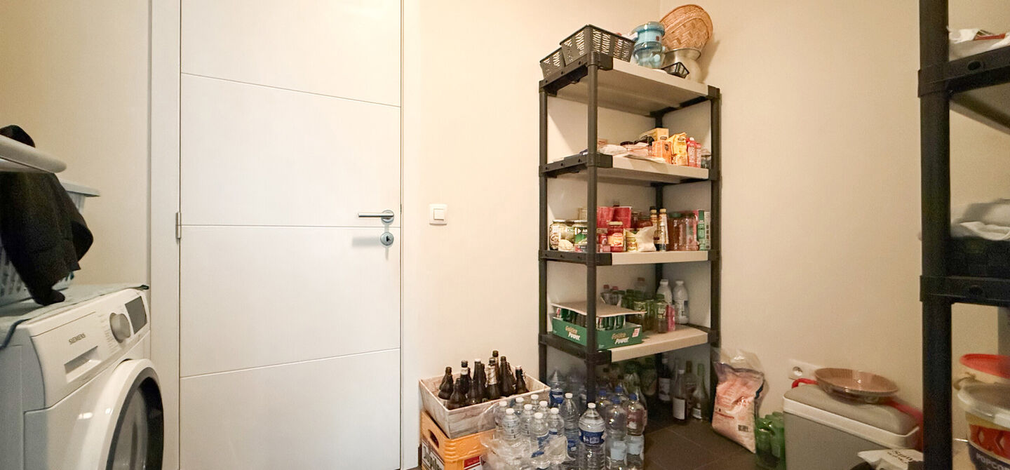 Bij ImmoFusion 7/7 &ldquo;open huis&rdquo; : klik op onze 3D-TOUR.
Ervaar vastgoed alsof je er zelf doorloopt!


Deze verzorgde woning, gebouwd in 2012, is gelegen in een rustige en kindvriendelijke omgeving in het Suskahof 16 te Heusden-Zolder. De woning beschik