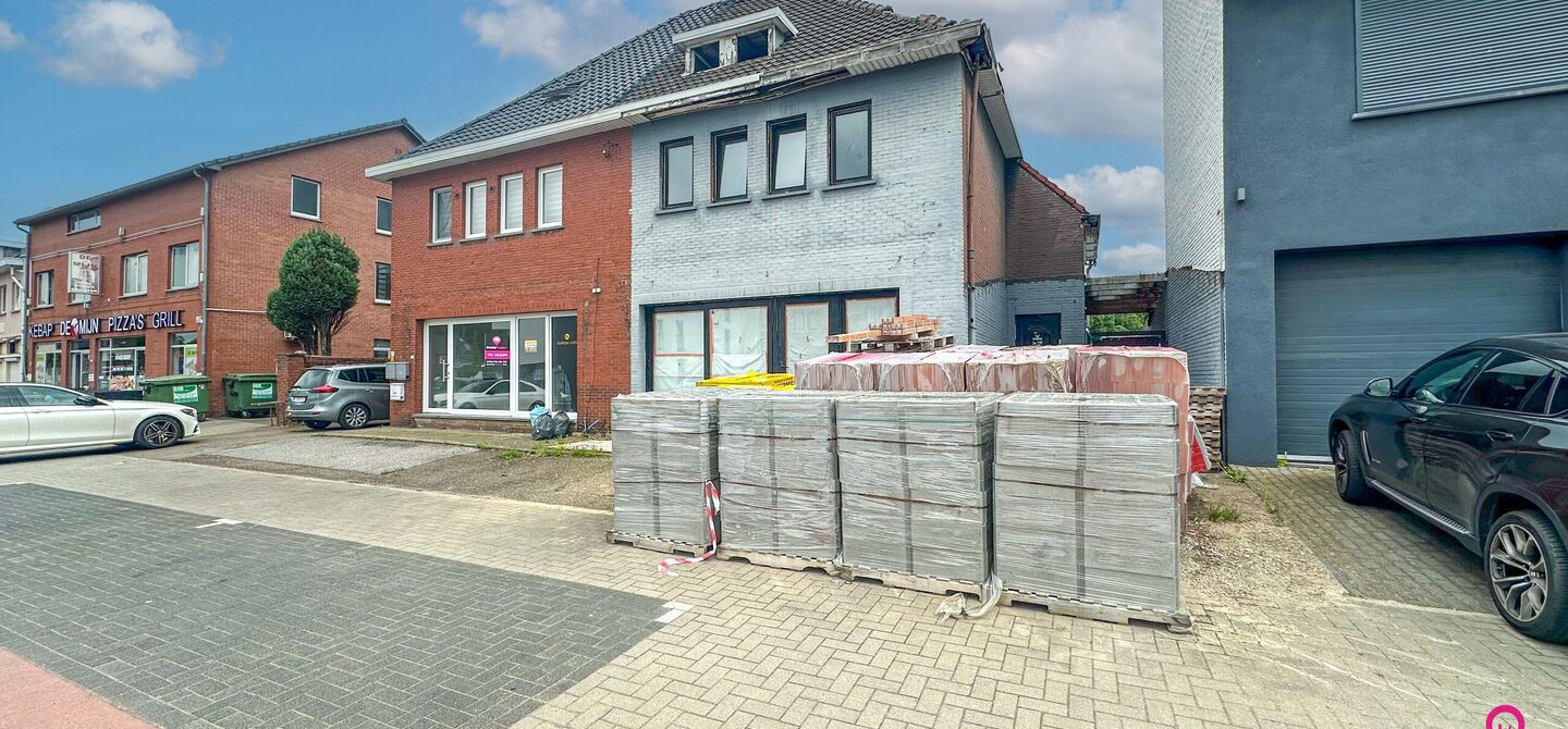 Woning op de Bruisende Koolmijnlaan in Heusden-Zolder met Eindeloze Mogelijkheden!

Bent u op zoek naar een woning met talloze mogelijkheden in het hart van Heusden-Zolder? Deze woning, gelegen op de bruisende Koolmijnlaan, biedt u de perfecte kans om uw 