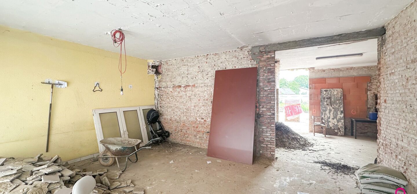 Woning op de Bruisende Koolmijnlaan in Heusden-Zolder met Eindeloze Mogelijkheden!

Bent u op zoek naar een woning met talloze mogelijkheden in het hart van Heusden-Zolder? Deze woning, gelegen op de bruisende Koolmijnlaan, biedt u de perfecte kans om uw 