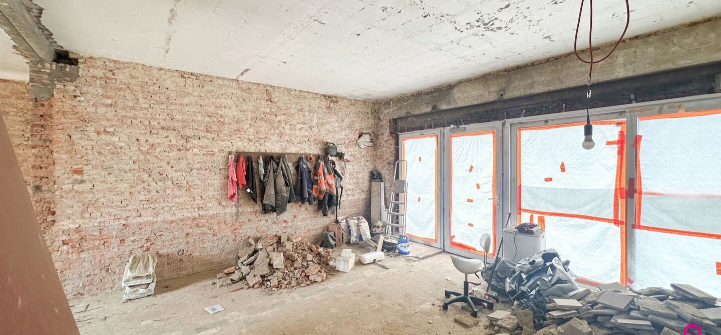 Woning op de Bruisende Koolmijnlaan in Heusden-Zolder met Eindeloze Mogelijkheden!

Bent u op zoek naar een woning met talloze mogelijkheden in het hart van Heusden-Zolder? Deze woning, gelegen op de bruisende Koolmijnlaan, biedt u de perfecte kans om uw 