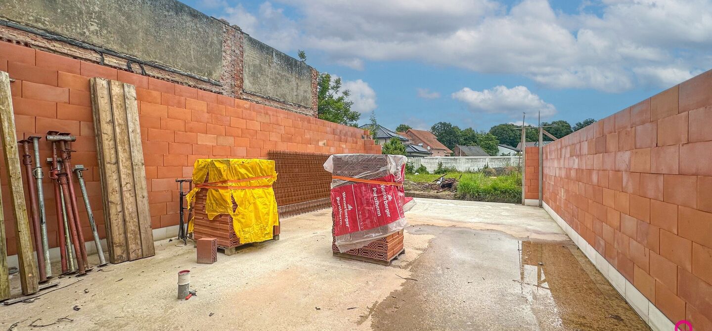 Woning op de Bruisende Koolmijnlaan in Heusden-Zolder met Eindeloze Mogelijkheden!

Bent u op zoek naar een woning met talloze mogelijkheden in het hart van Heusden-Zolder? Deze woning, gelegen op de bruisende Koolmijnlaan, biedt u de perfecte kans om uw 