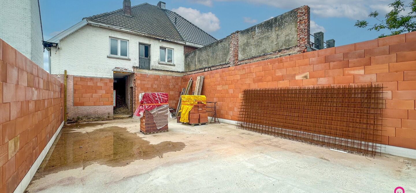 Woning op de Bruisende Koolmijnlaan in Heusden-Zolder met Eindeloze Mogelijkheden!

Bent u op zoek naar een woning met talloze mogelijkheden in het hart van Heusden-Zolder? Deze woning, gelegen op de bruisende Koolmijnlaan, biedt u de perfecte kans om uw 