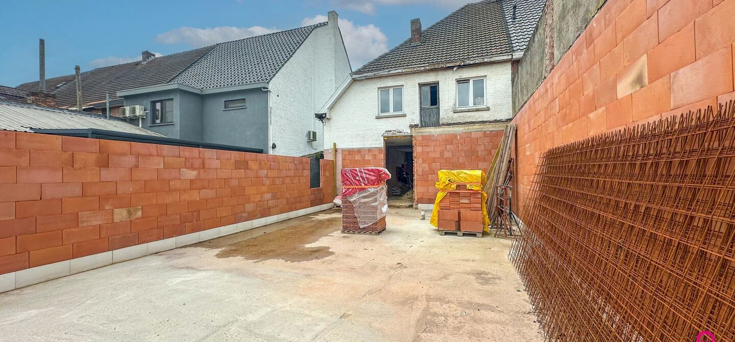 Woning op de Bruisende Koolmijnlaan in Heusden-Zolder met Eindeloze Mogelijkheden!

Bent u op zoek naar een woning met talloze mogelijkheden in het hart van Heusden-Zolder? Deze woning, gelegen op de bruisende Koolmijnlaan, biedt u de perfecte kans om uw 