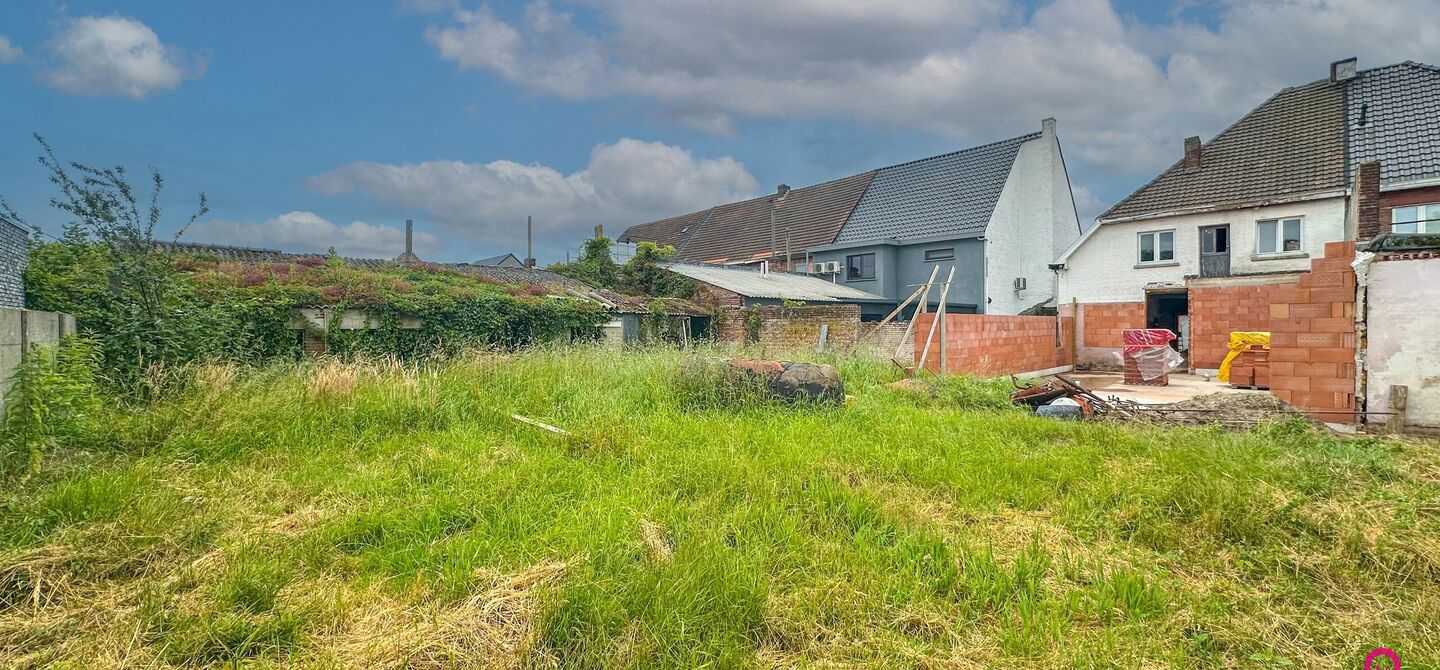 Woning op de Bruisende Koolmijnlaan in Heusden-Zolder met Eindeloze Mogelijkheden!

Bent u op zoek naar een woning met talloze mogelijkheden in het hart van Heusden-Zolder? Deze woning, gelegen op de bruisende Koolmijnlaan, biedt u de perfecte kans om uw 