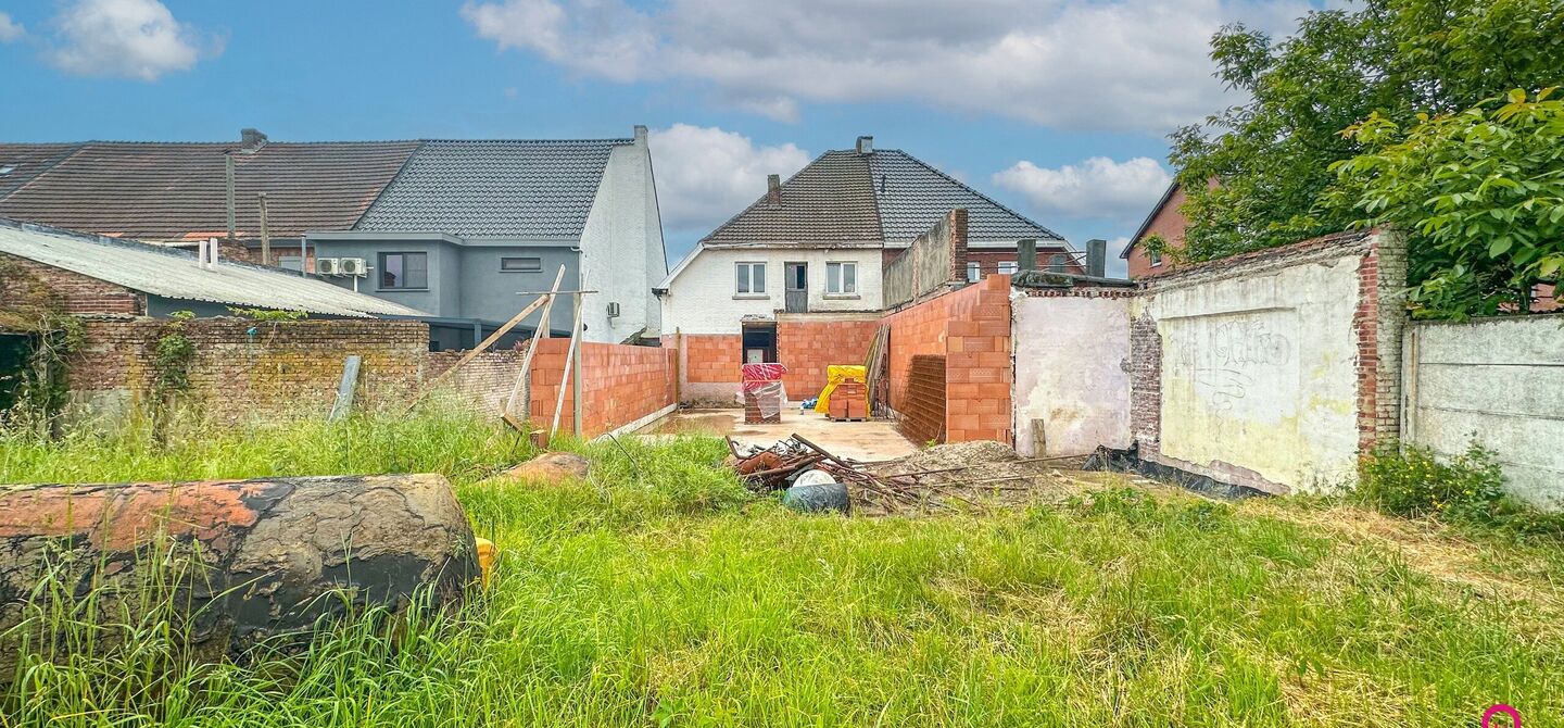 Woning op de Bruisende Koolmijnlaan in Heusden-Zolder met Eindeloze Mogelijkheden!

Bent u op zoek naar een woning met talloze mogelijkheden in het hart van Heusden-Zolder? Deze woning, gelegen op de bruisende Koolmijnlaan, biedt u de perfecte kans om uw 