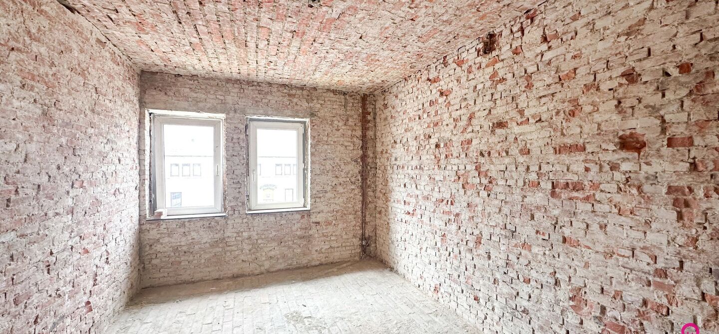 Woning op de Bruisende Koolmijnlaan in Heusden-Zolder met Eindeloze Mogelijkheden!

Bent u op zoek naar een woning met talloze mogelijkheden in het hart van Heusden-Zolder? Deze woning, gelegen op de bruisende Koolmijnlaan, biedt u de perfecte kans om uw 