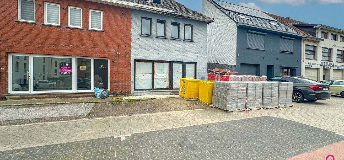 Woning op de Bruisende Koolmijnlaan in Heusden-Zolder met Eindeloze Mogelijkheden!

Bent u op zoek naar een woning met talloze mogelijkheden in het hart van Heusden-Zolder? Deze woning, gelegen op de bruisende Koolmijnlaan, biedt u de perfecte kans om uw 