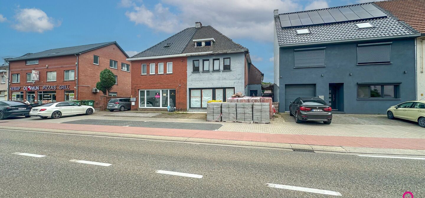 Woning op de Bruisende Koolmijnlaan in Heusden-Zolder met Eindeloze Mogelijkheden!

Bent u op zoek naar een woning met talloze mogelijkheden in het hart van Heusden-Zolder? Deze woning, gelegen op de bruisende Koolmijnlaan, biedt u de perfecte kans om uw 