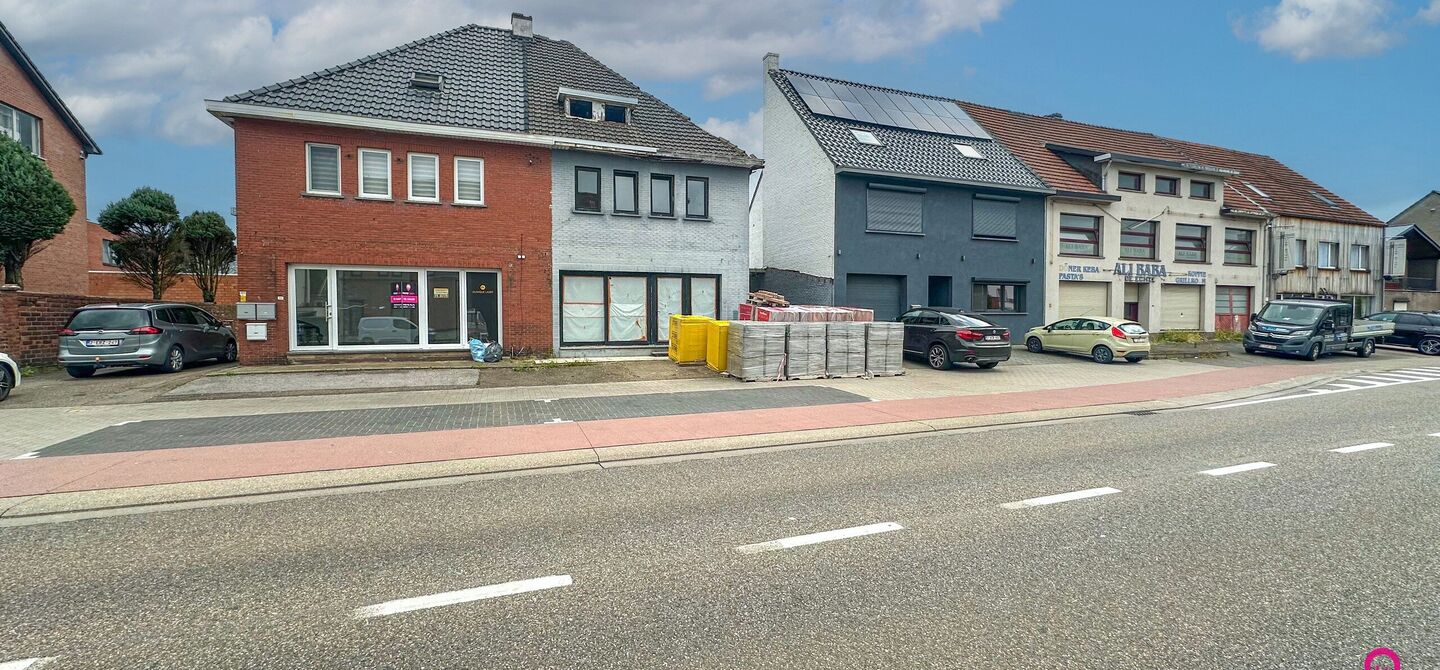 Woning op de Bruisende Koolmijnlaan in Heusden-Zolder met Eindeloze Mogelijkheden!

Bent u op zoek naar een woning met talloze mogelijkheden in het hart van Heusden-Zolder? Deze woning, gelegen op de bruisende Koolmijnlaan, biedt u de perfecte kans om uw 