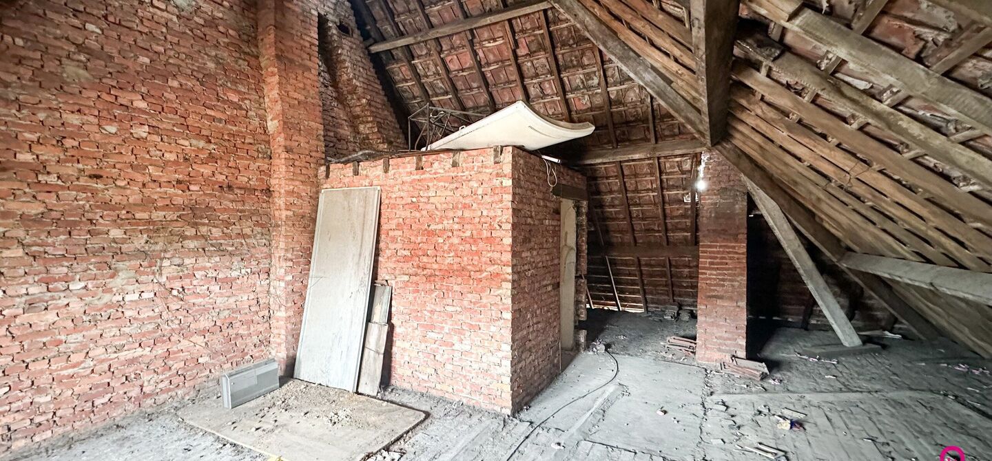 Woning op de Bruisende Koolmijnlaan in Heusden-Zolder met Eindeloze Mogelijkheden!

Bent u op zoek naar een woning met talloze mogelijkheden in het hart van Heusden-Zolder? Deze woning, gelegen op de bruisende Koolmijnlaan, biedt u de perfecte kans om uw 