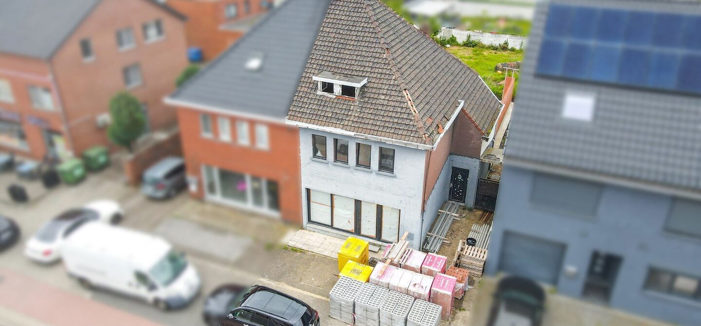 Woning op de Bruisende Koolmijnlaan in Heusden-Zolder met Eindeloze Mogelijkheden!

Bent u op zoek naar een woning met talloze mogelijkheden in het hart van Heusden-Zolder? Deze woning, gelegen op de bruisende Koolmijnlaan, biedt u de perfecte kans om uw 