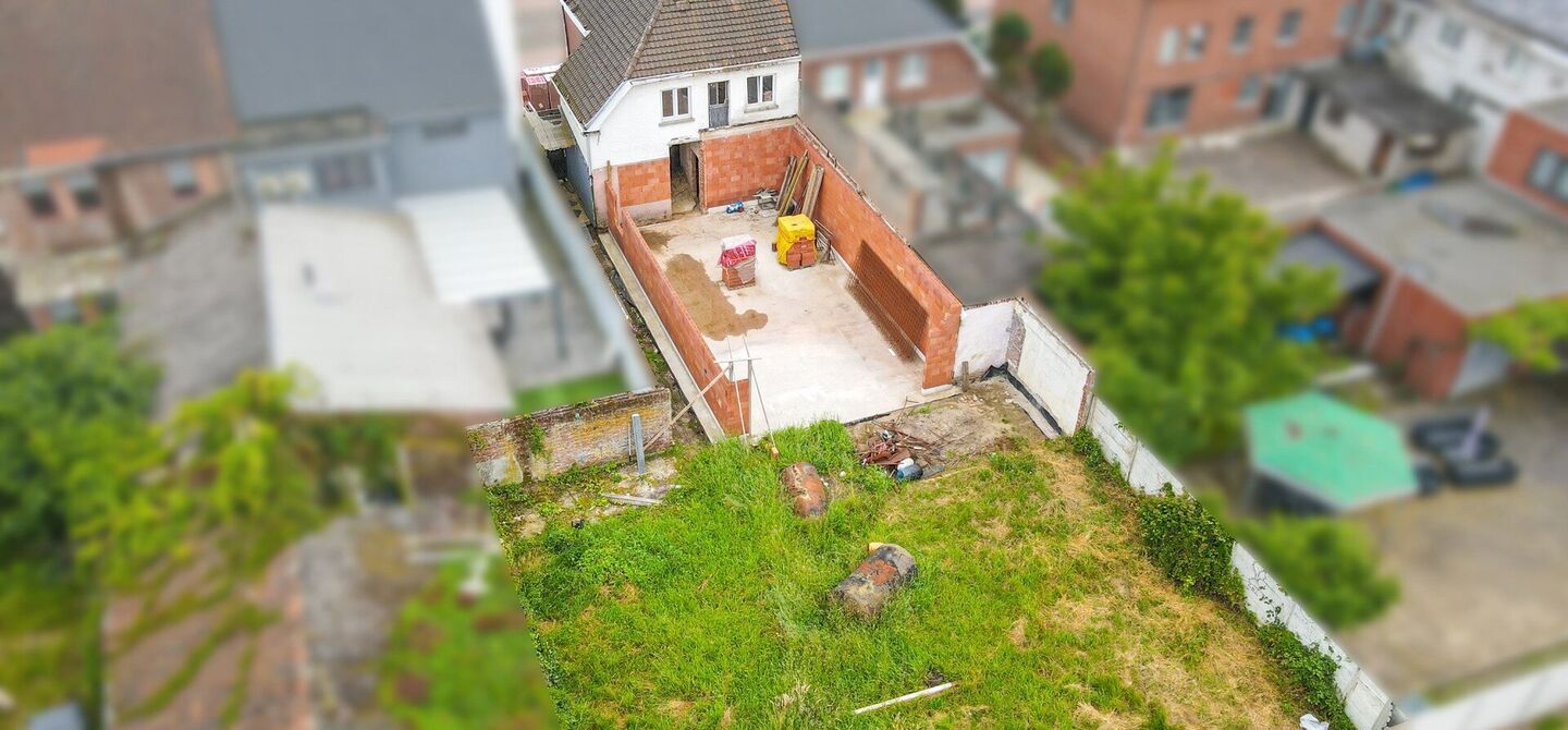 Woning op de Bruisende Koolmijnlaan in Heusden-Zolder met Eindeloze Mogelijkheden!

Bent u op zoek naar een woning met talloze mogelijkheden in het hart van Heusden-Zolder? Deze woning, gelegen op de bruisende Koolmijnlaan, biedt u de perfecte kans om uw 