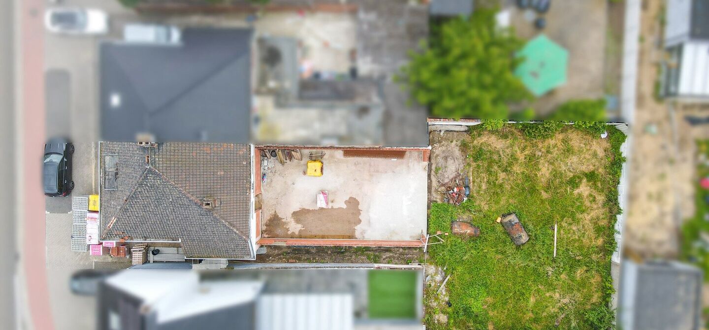 Woning op de Bruisende Koolmijnlaan in Heusden-Zolder met Eindeloze Mogelijkheden!

Bent u op zoek naar een woning met talloze mogelijkheden in het hart van Heusden-Zolder? Deze woning, gelegen op de bruisende Koolmijnlaan, biedt u de perfecte kans om uw 