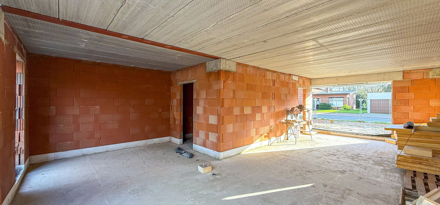 !Laatste woning!

Bij ImmoFusion 7/7 “open huis” : klik op onze 3D-TOUR.
Ervaar vastgoed alsof je er zelf doorloopt!

Stap binnen in deze ruime en lichtrijke nieuwbouw casco woning, gelegen in de Schootstraat 139 te Heusden-Zolder. Deze woning biedt e