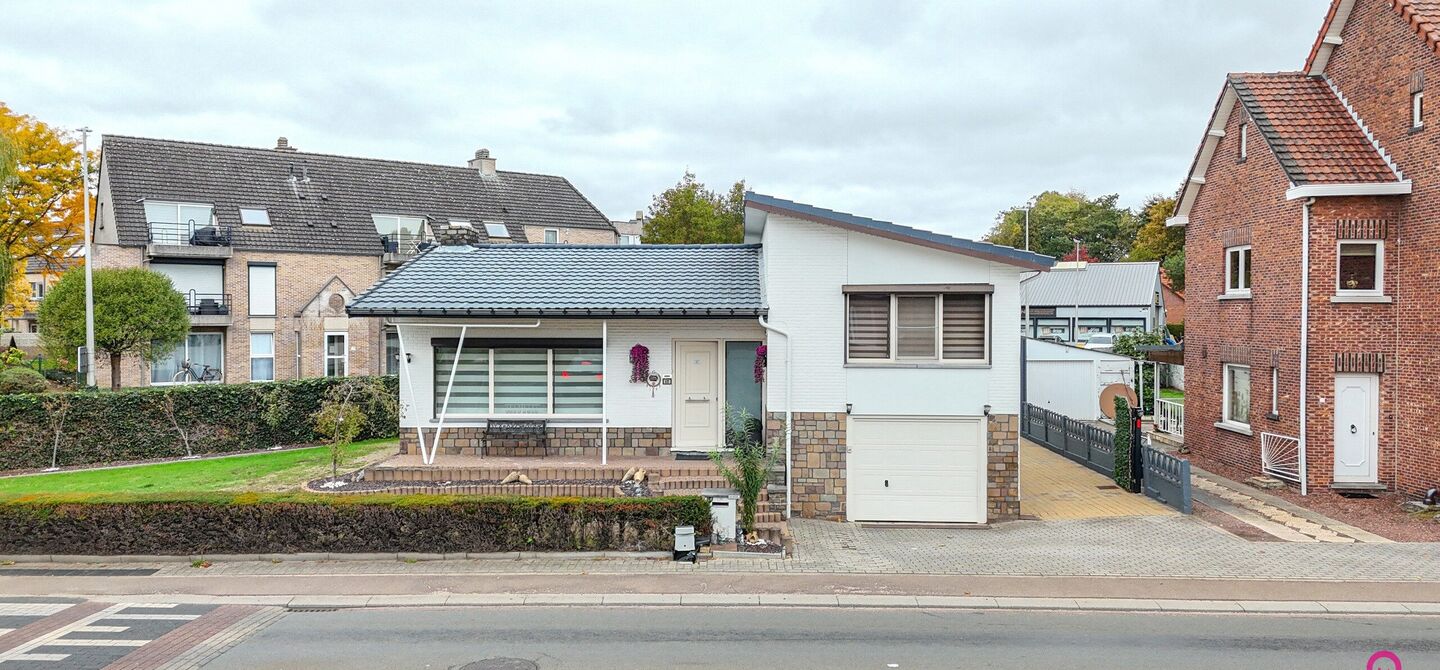 Bij ImmoFusion 7/7 “open huis”: klik op onze 3D-TOUR.
Ervaar vastgoed alsof je er zelf doorloopt!
Ontdek deze charmante open bebouwing aan de Edward Staintonstraat 17 in Heusden-Zolder, perfect gelegen in het centrum van Heusden. Deze woning met een