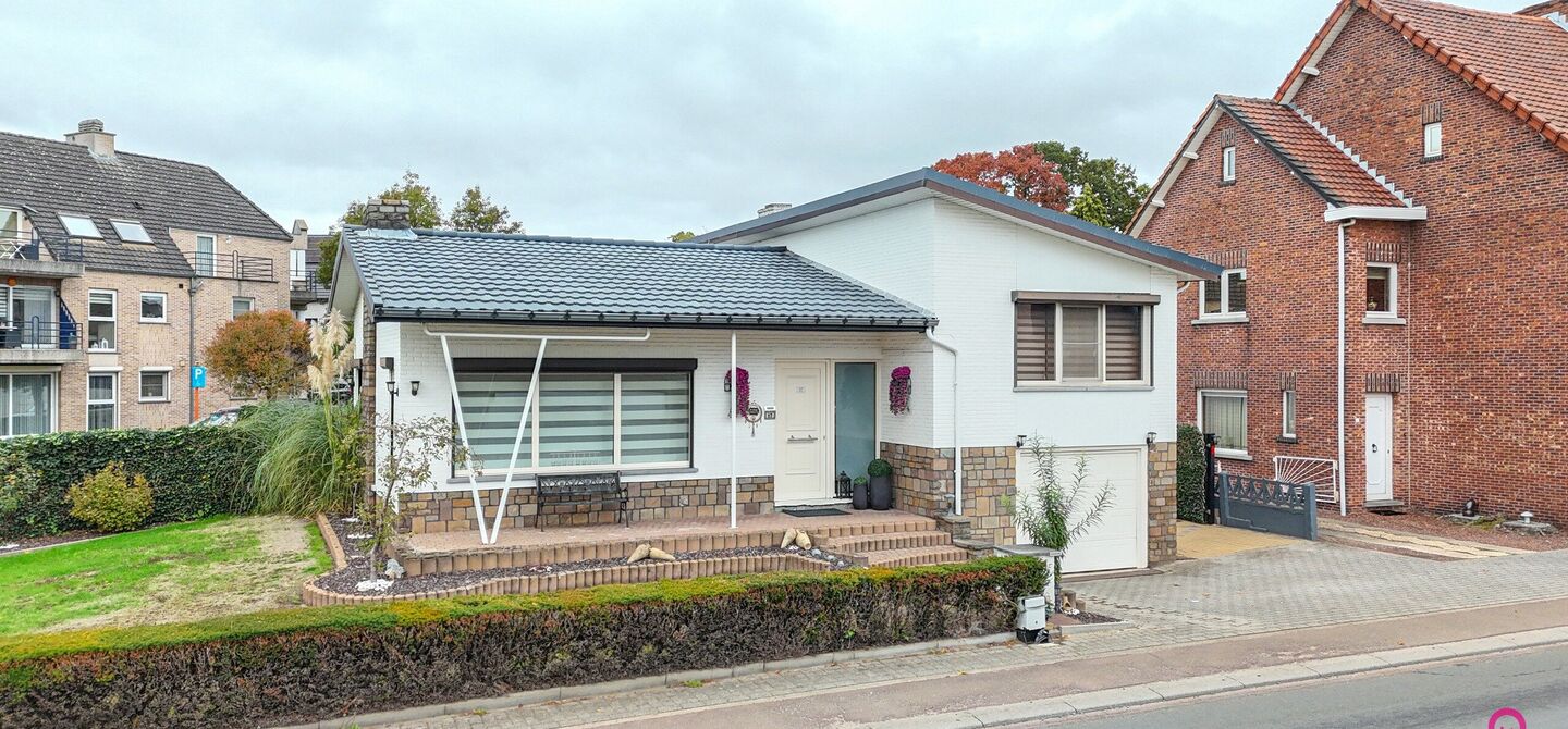 Bij ImmoFusion 7/7 “open huis”: klik op onze 3D-TOUR.
Ervaar vastgoed alsof je er zelf doorloopt!
Ontdek deze charmante open bebouwing aan de Edward Staintonstraat 17 in Heusden-Zolder, perfect gelegen in het centrum van Heusden. Deze woning met een