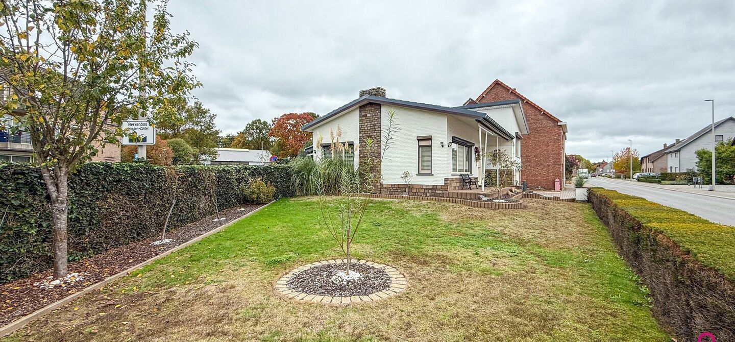 Bij ImmoFusion 7/7 “open huis”: klik op onze 3D-TOUR.
Ervaar vastgoed alsof je er zelf doorloopt!
Ontdek deze charmante open bebouwing aan de Edward Staintonstraat 17 in Heusden-Zolder, perfect gelegen in het centrum van Heusden. Deze woning met een