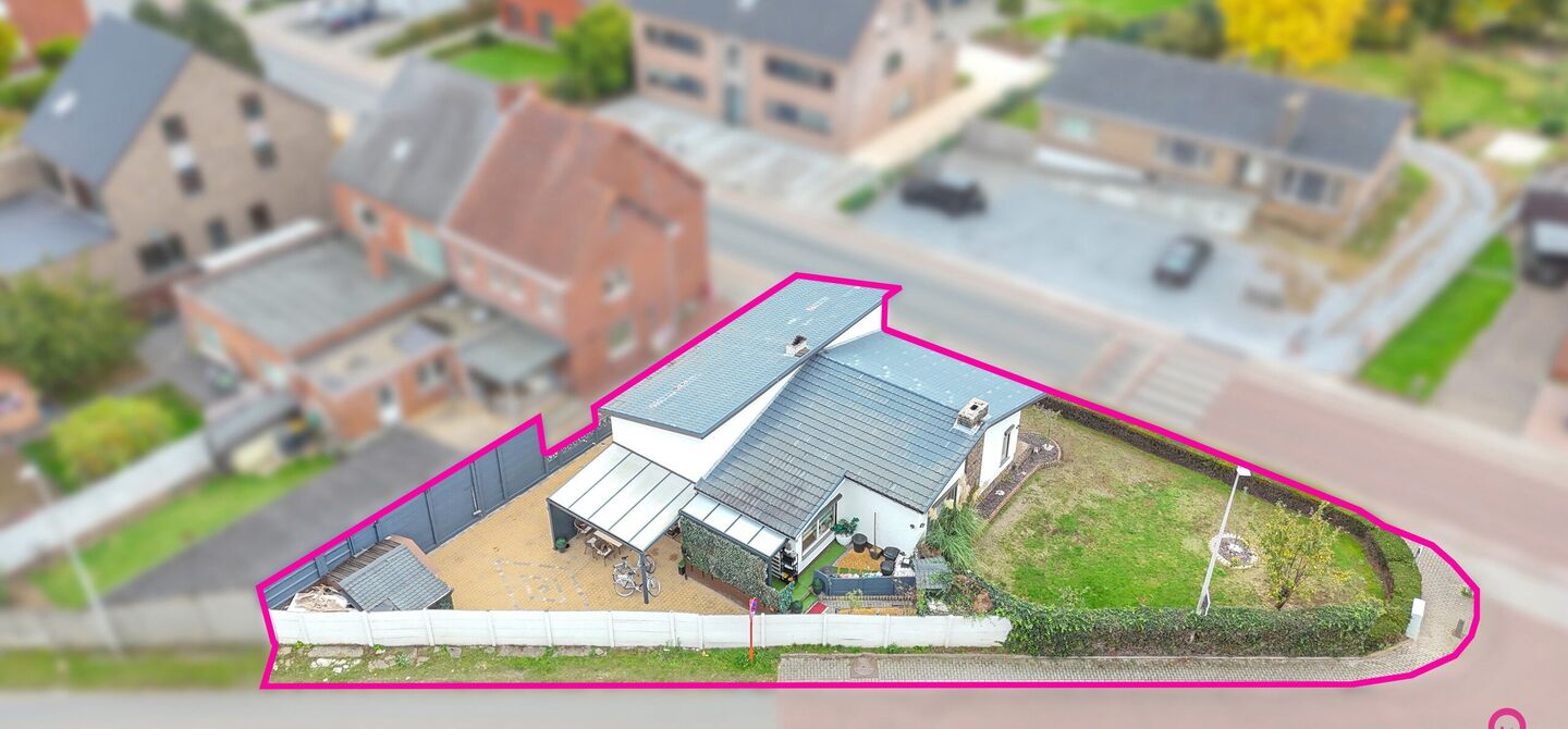 Bij ImmoFusion 7/7 “open huis”: klik op onze 3D-TOUR.
Ervaar vastgoed alsof je er zelf doorloopt!
Ontdek deze charmante open bebouwing aan de Edward Staintonstraat 17 in Heusden-Zolder, perfect gelegen in het centrum van Heusden. Deze woning met een