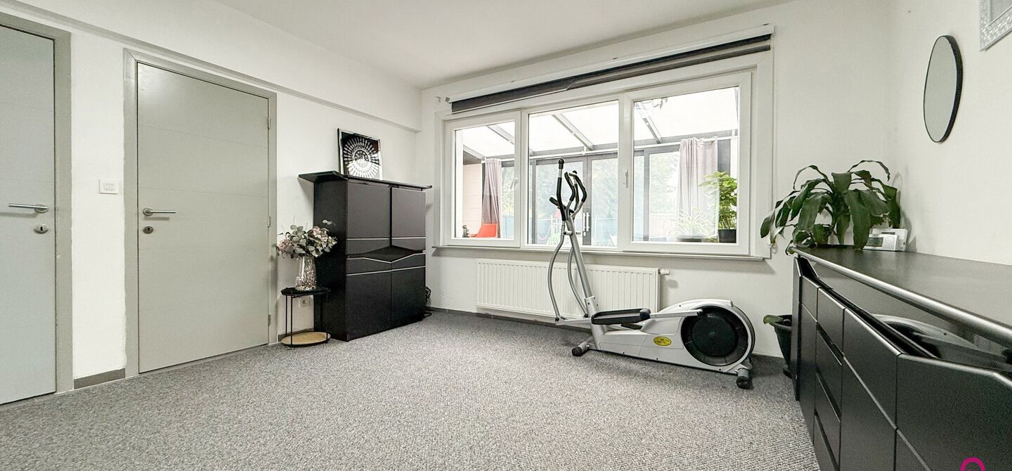 Bij ImmoFusion 7/7 “open huis”: klik op onze 3D-TOUR.
Ervaar vastgoed alsof je er zelf doorloopt!

Ontdek deze volledig gerenoveerde woning gelegen in een rustige woonwijk van Heusden-Zolder. Met een bewoonbare oppervlakte van 152 m² op een perceel v