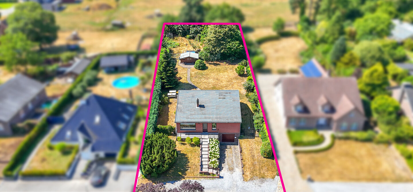 Instapklare woning met een uitzonderlijk groot perceel en een rustige ligging. Dan is deze volledig gerenoveerde gezinswoning aan de Schansweg 7 in Houthalen-Helchteren zeker een bezoek waard.
De woning bevindt zich op een prachtig perceel van maar liefs