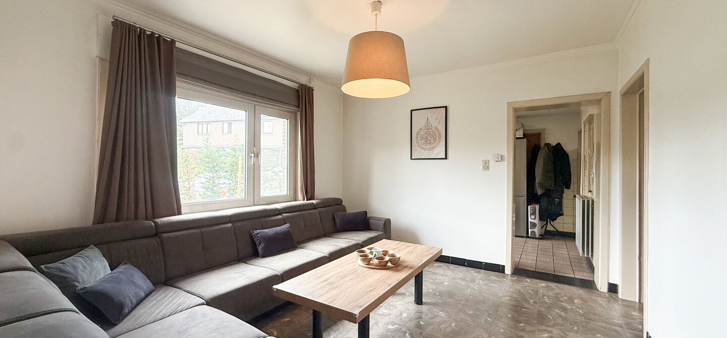 Bij ImmoFusion 7/7 “open huis” : klik op onze 3D-TOUR.
Ervaar vastgoed alsof je er zelf doorloopt!
Welkom in deze ruime gezinswoning gelegen in de Kerkstraat 10 te Houthalen-Helchteren. Deze woning biedt bijzonder veel leefruimte, een praktische in