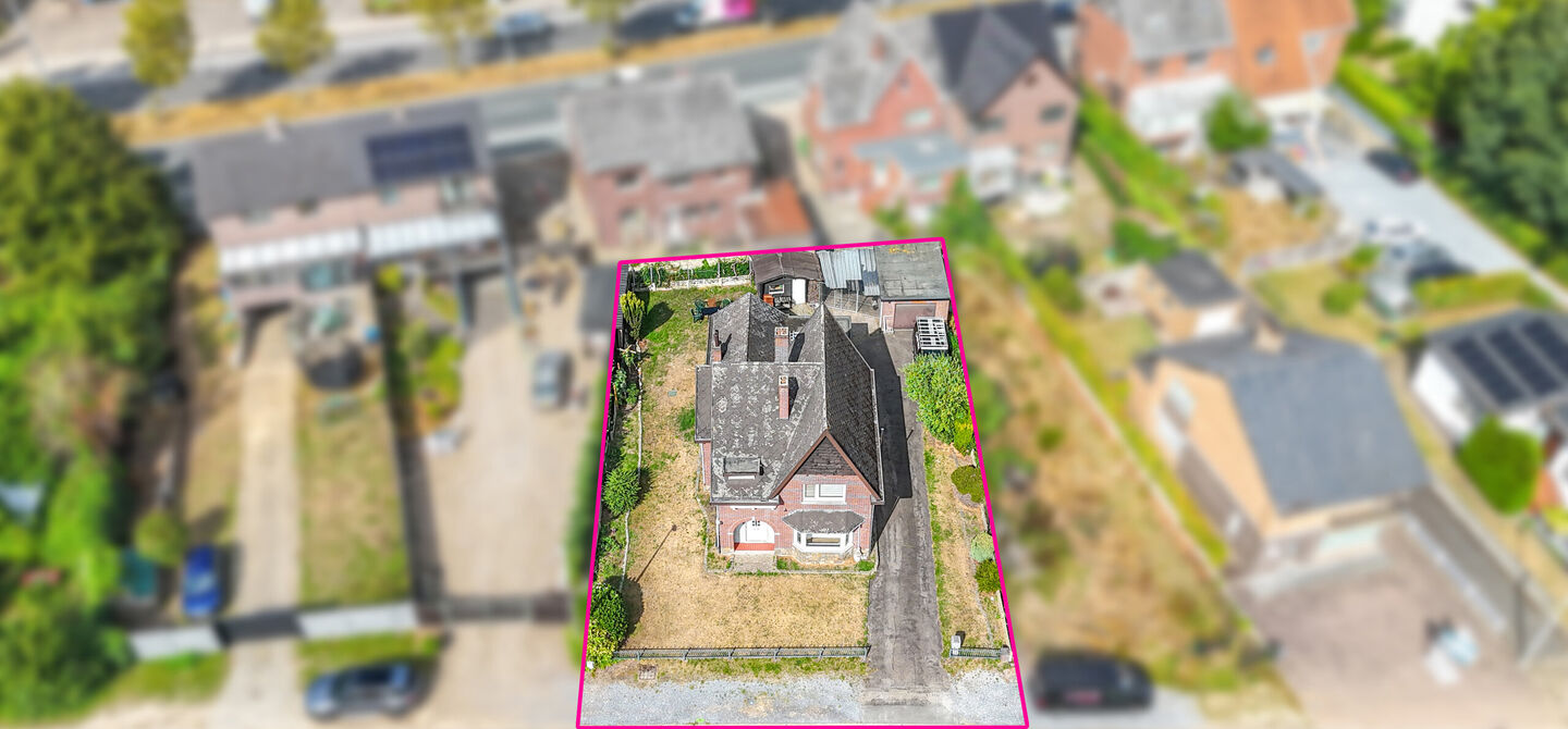 Bij ImmoFusion 7/7 “open huis” : klik op onze 3D-TOUR.
Ervaar vastgoed alsof je er zelf doorloopt!
Welkom in deze ruime gezinswoning gelegen in de Kerkstraat 10 te Houthalen-Helchteren. Deze woning biedt bijzonder veel leefruimte, een praktische in