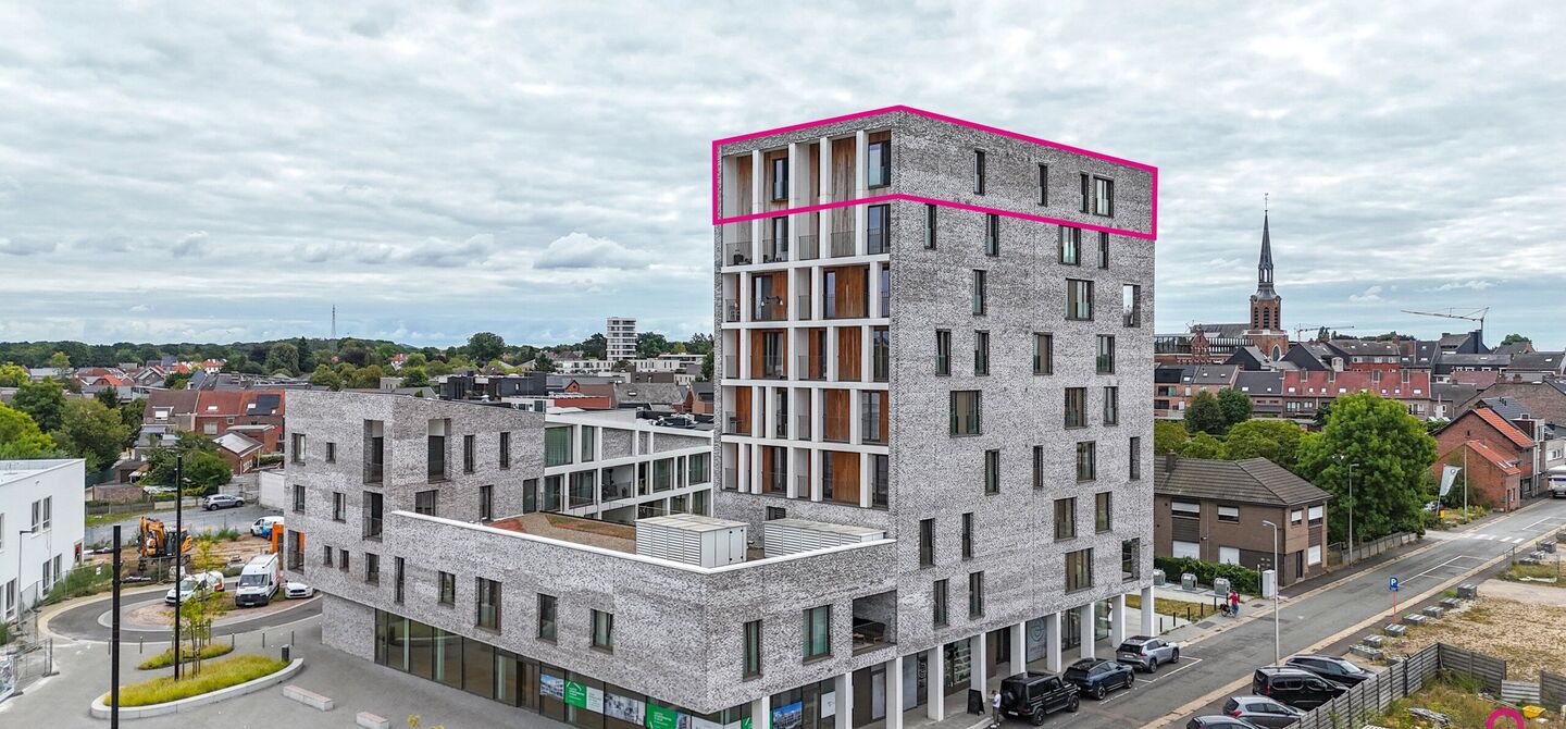 Uniek luxueus penthouse (221m²) met 2 slpks, 2 ensuite badkamers, 41m² terras en adembenemend uitzicht in centrum Beringen!

Bij ImmoFusion 7/7 “open huis” : klik op onze 3D-TOUR.
Ervaar vastgoed alsof je er zelf doorloopt!

Welkom in dit exclusieve