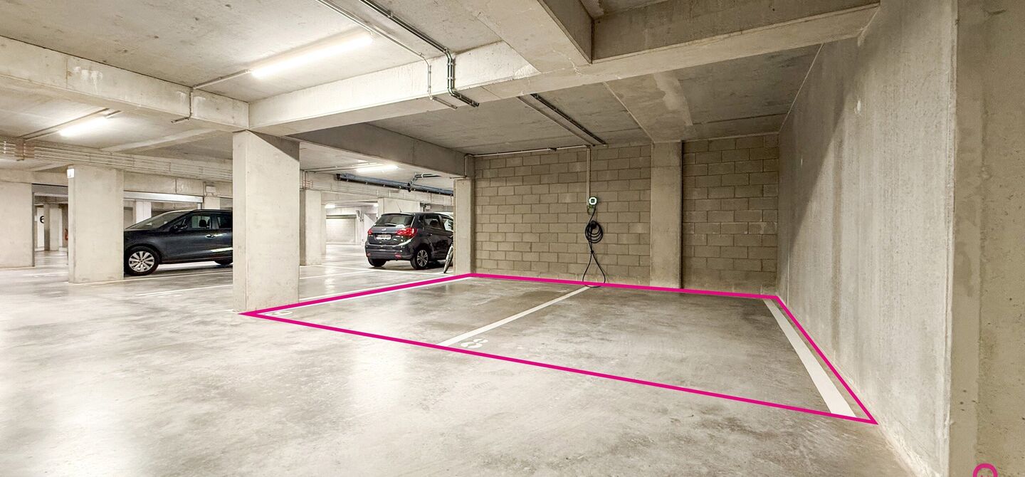 Uniek luxueus penthouse (221m²) met 2 slpks, 2 ensuite badkamers, 41m² terras en adembenemend uitzicht in centrum Beringen!

Bij ImmoFusion 7/7 “open huis” : klik op onze 3D-TOUR.
Ervaar vastgoed alsof je er zelf doorloopt!

Welkom in dit exclusieve