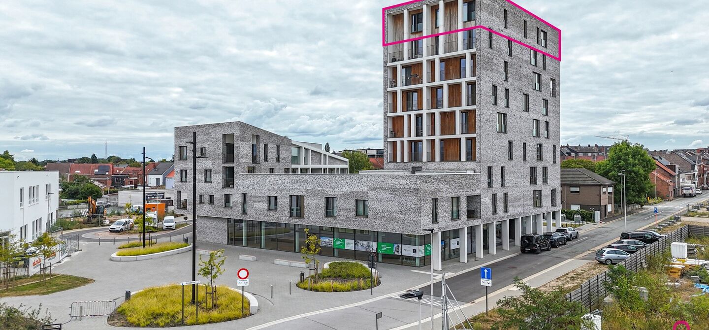 Uniek luxueus penthouse (221m²) met 2 slpks, 2 ensuite badkamers, 41m² terras en adembenemend uitzicht in centrum Beringen!

Bij ImmoFusion 7/7 “open huis” : klik op onze 3D-TOUR.
Ervaar vastgoed alsof je er zelf doorloopt!

Welkom in dit exclusieve